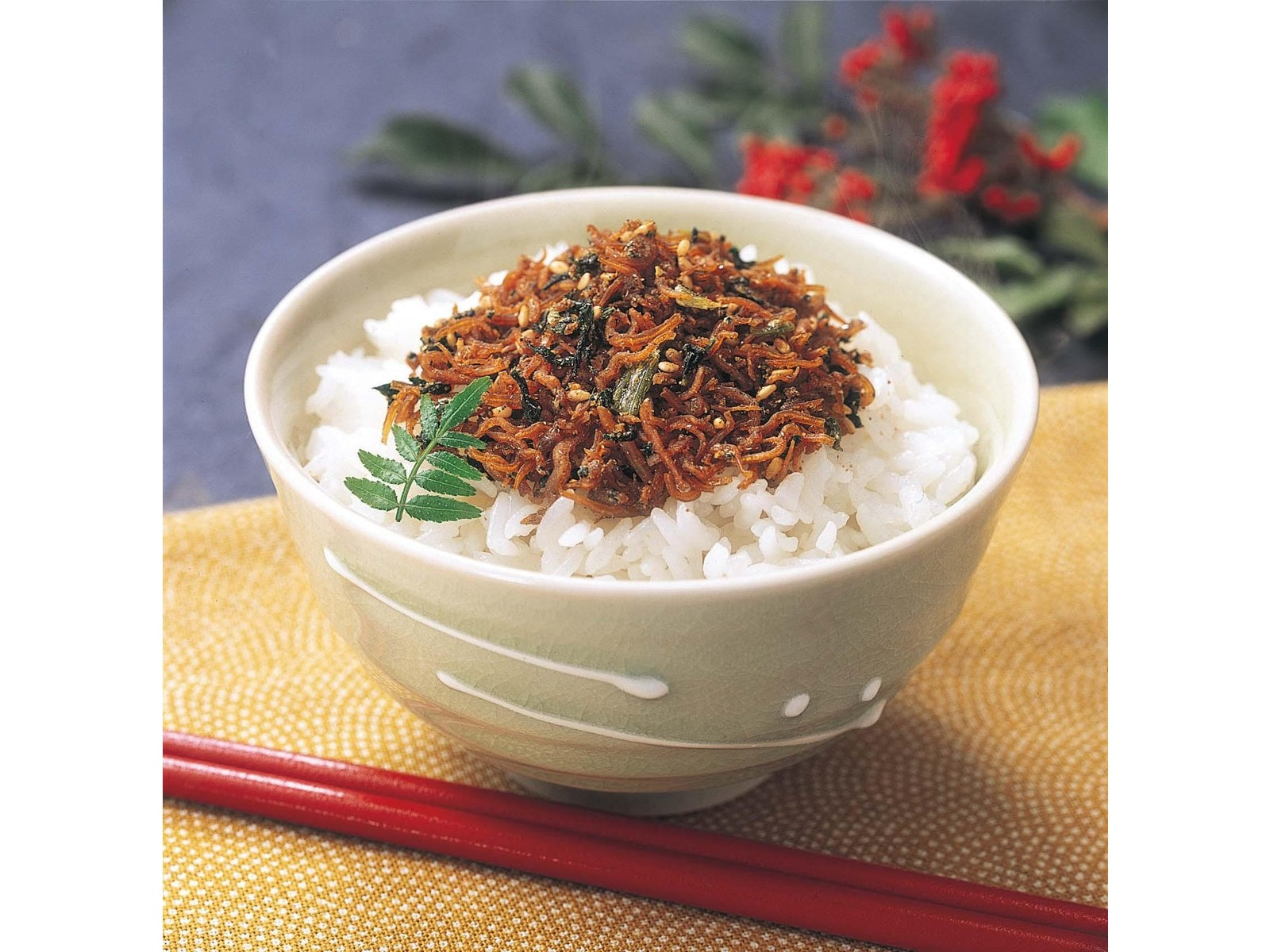 日本製-丸美屋代購-ちりめん山椒吻仔魚山椒濕潤拌飯素28g-單包裝-日本進口丸美屋20週年紀念版吻仔魚山椒拌飯素濕潤質地貼合白飯軟嫩吻仔魚乾和風山椒清新鹹香開胃配粥飯糰開袋即食-改善白飯單調普通飯素乾硬死鹹及懶得下廚-日系食品調味用品照
