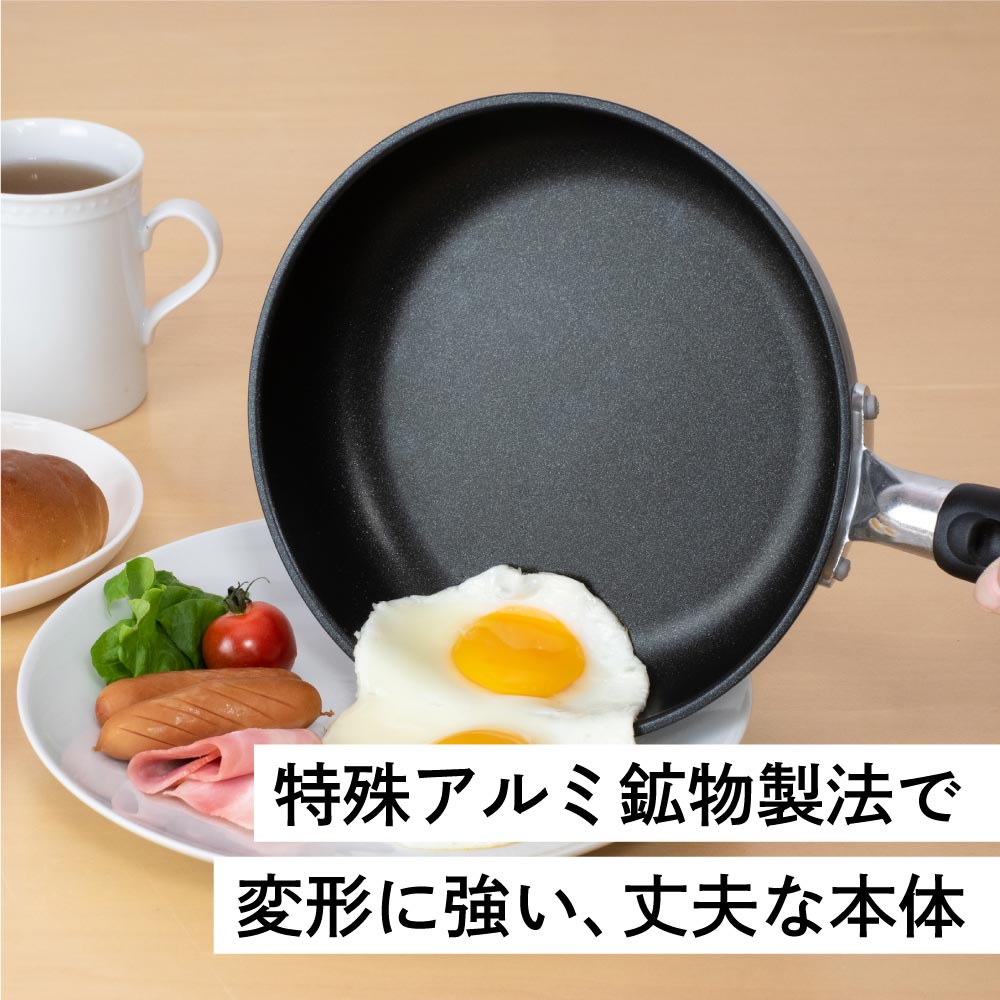  日本製-技逸品代購-20cmアルミ鋳物平底鍋銀色-單鍋裝大金塗層瓦斯爐明火專用-日本進口技逸品フライパン20cm職人手造鋁合金鑄造ダイキンふっ素樹脂不黏耐磨不變形早餐煎蛋料理適用-改善鍋底變形及食材燒焦-日系廚房鍋具用品照