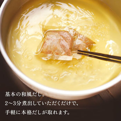 日本製久原本家茅乃舍經典和風高湯粉，30袋入大包裝，包含燒飛魚與昆布成分，適合煮湯、火鍋及多樣化料理提鮮