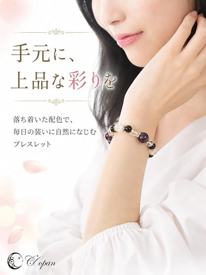 一條專為男女設計的日系高端開運數珠手鍊，由質感沉穩、帶有天然紋理的深色系偏財天然石串成。每顆珠子打磨得圓潤光滑，散發著內斂而神祕的光澤，整體設計簡約而大氣，展現出強大且能提升偏財運與辟邪磁場的玄學美感。