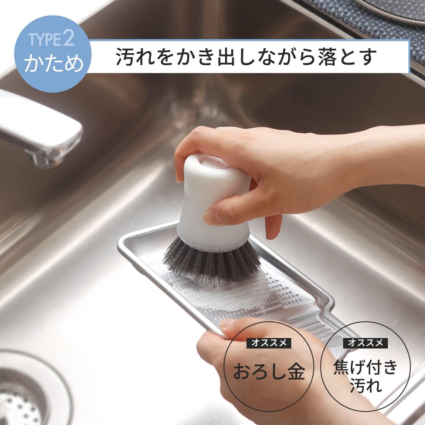 日本製設計-Marna代購-抗菌廚房洗劑按壓一體式洗碗刷-K788W純白自立款-日本進口マーナ內置洗潔精自動出液刷子-抗菌防霉波浪毛刷不沾鍋砧板-人體工學收腰防滑手柄-改善廚房油污殘留細菌滋生-日系廚房美學收納清潔工具照