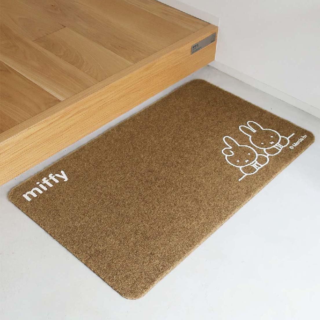 日本製-Okato代購-Miffy與Boris室內室外通用防水止滑玄關地墊L號45x75cm-平鋪包裝-日本進口オカトーMiffy米飛兔Boris熊超薄0.5cm可水洗刮泥防滑玄關地墊-室內外通用開門不卡縫水洗易乾-改善鞋底泥沙帶回家及門口地墊卡門縫-日系簡約美學家居用品照