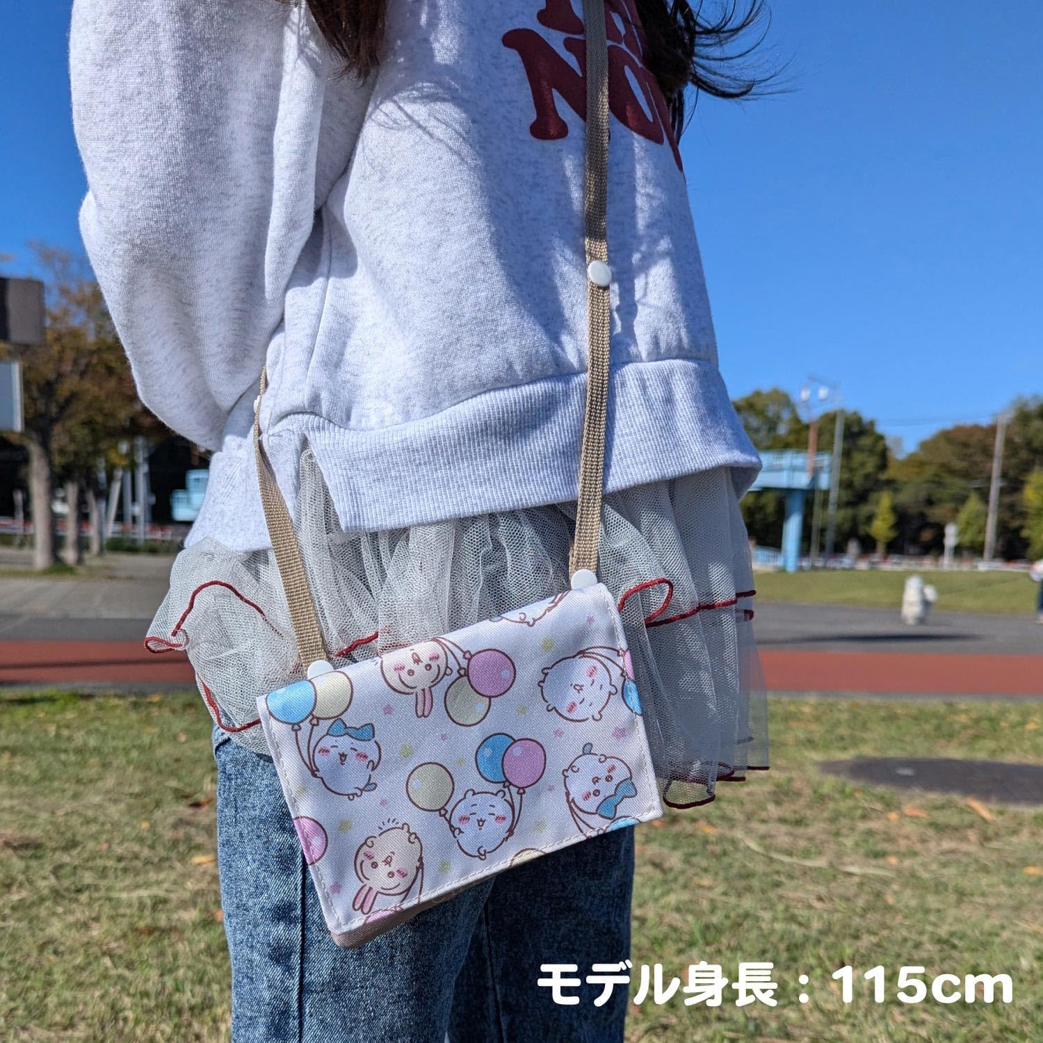 日本製-粧美堂代購-吉伊卡哇Chiikawa隨身附肩帶多功能收納口袋-全新帶吊牌-日本進口SHOBIDO吉伊卡哇移動口袋斜背包-附安全夾扣可拆卸肩帶分層收納手帕紙巾-改善無口袋衣服隨身物品難放易丟失-兒童返學與女生隨身用品照
