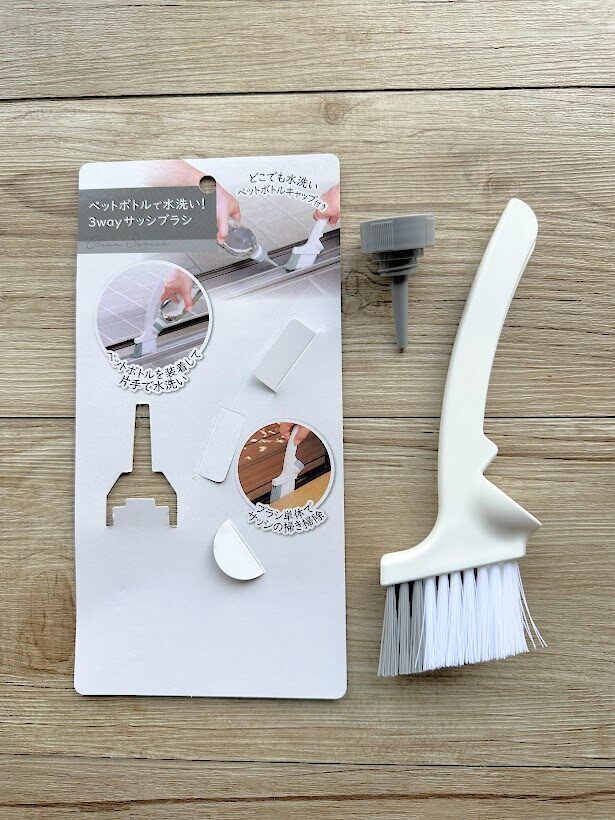 [Ordered on 11/4] Direct from Japan: DAISO Water Bottle Brush Head | Window Frame Crevice Cleaning Brush (B3376)