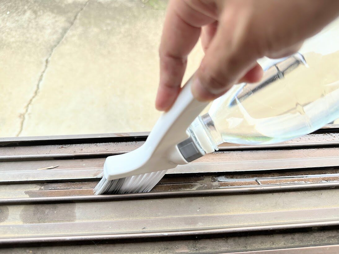 [Ordered on 11/4] Direct from Japan: DAISO Water Bottle Brush Head | Window Frame Crevice Cleaning Brush (B3376)