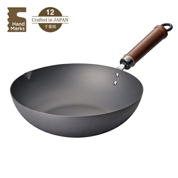 日本製-Hands代購-HandMarks窒化鐵炒鍋28cm木柄-單鍋裝-日本進口Hands自家品牌HandMarks窒化鐵鍋航太級窒化熱處理無化學塗層極不易生鏽28cm大尺寸舒適木柄GasIH電磁爐全適用高溫爆炒鑊氣-改善鐵鍋易生鏽塗層掉落及料理缺乏鑊氣-日系廚房鍋具用品照