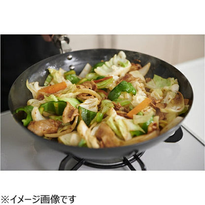 日本製-Hands代購-HandMarks窒化鐵炒鍋28cm木柄-單鍋裝-日本進口Hands自家品牌HandMarks窒化鐵鍋航太級窒化熱處理無化學塗層極不易生鏽28cm大尺寸舒適木柄GasIH電磁爐全適用高溫爆炒鑊氣-改善鐵鍋易生鏽塗層掉落及料理缺乏鑊氣-日系廚房鍋具用品照