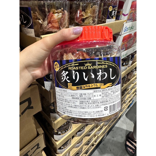 日本製-日本代購-炭烤香脆香魚炙燒沙丁魚小魚乾-300g大容量超值袋裝-日本進口純天然高鈣海鮮魚乾零食-骨ごと香脆可口天然補鈣-低卡高蛋白健康下酒菜小吃-大人兒童安心點心照